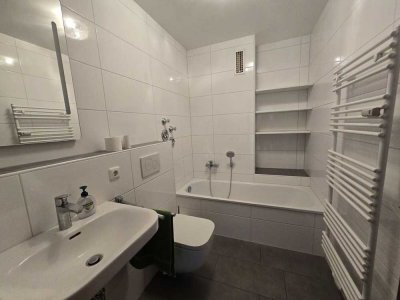 Aktuell in Renovierung - Gut geschnittene 2-Zi. Wohnung mit Balkon!