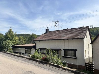 Charmantes Sanierungsobjekt mit fünf Zimmern und großem Garten in der Weinberghalde