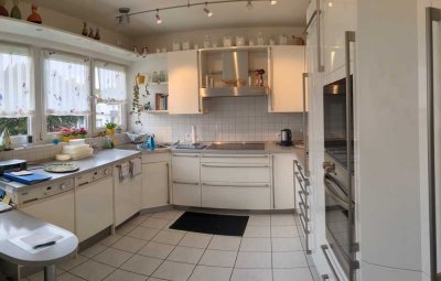 105 m² in 2-Familienhaus...incl. Einbauküche, mit sep. Büro etc....und Garten....ruhige Lage....