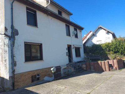 Top-Gelegenheit! Einfamilienhaus mit Nebengebäude und Garage in Schloßböckelheim zu verkaufen