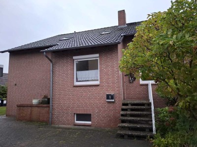 Große Doppelhaushälfte mit 2 Wohneinheiten, Vollkeller und großzügigem Grundstück