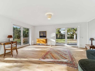 Luxuriöse 4-Zimmerwohnung in villenähnlicher Wohnlage mit großem umlaufenden Garten in Nymphenburg