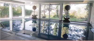 Bieterverfahren - Luxuriöse Villa mit Garten, Indoorpool und Wellnessbereich in Halbhöhenlage