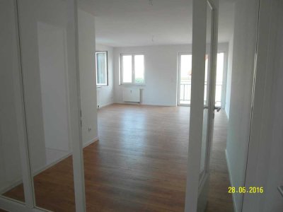 Gemütliche Wohnung mit Balkon, Aufzug und EBK