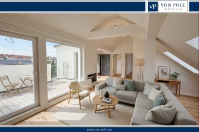 Erstbezug nach Sanierung: Dachtraum mit Skylineblick