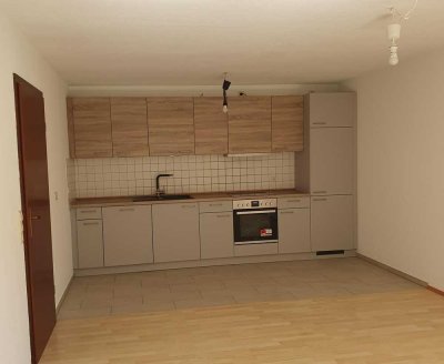 Freundliche und gepflegte 3-Zimmer-EG-Wohnung mit Terrasse und neuer Einbauküche in Schefflenz