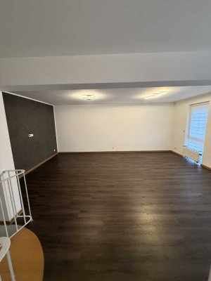 Charmante 3-Zimmer Maisonette in Köln-Sürth renoviert + Küche