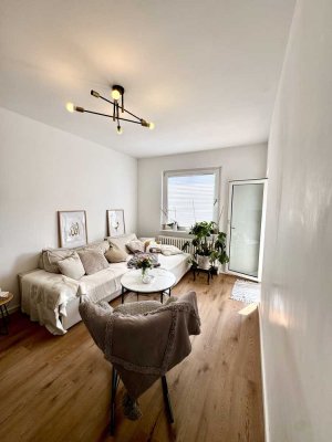 Stilvolle, modernisierte 2-Raum-Wohnung mit Balkon in Duisburg
