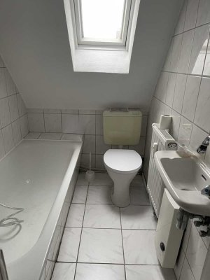 Schöne 2-Zimmer DG Whg ideal für Singles, 4.OG!