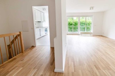 *Provisionsfrei* renovierte 4-Zi Maisonette-Wohnung mit Wintergarten, Balkon, 2 Bädern & neuer EBK