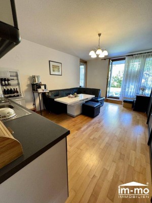 Charmante 1,5 Zimmer-Wohnung mit 100 m2 Garten - Terrasse + Tiefgarage - Ruhelage