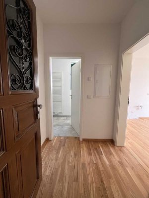 Exklusiver Erstbezug: Kernsanierte 2-Zimmer-Wohnung mit Balkon