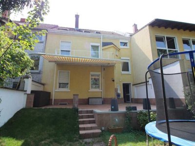 Besonderes Wohnerlebnis: großzügige 5-Zimmer-Wohnung mit Balkon und Garten auf zwei Etagen