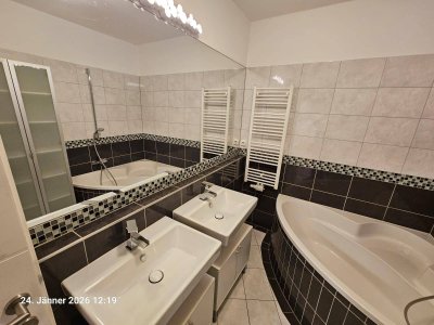 PROVISIONSFREI: Klimatisierte und helle 4-Zimmer Wohnung mit Fernblick