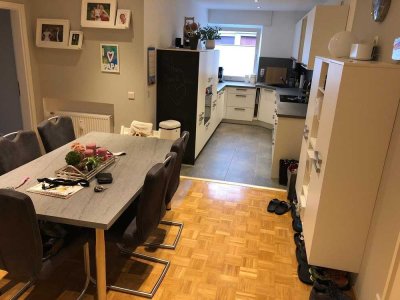 Schöne und sanierte 4-Zimmer-Erdgeschosswohnung mit geh. Innenausstattung mit EBK in Gladbeck