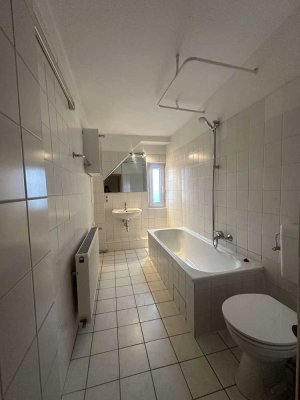 Angebot in der List - Große 3 Zimmerwohnung im Dachgeschoss mit Tageslichtbad