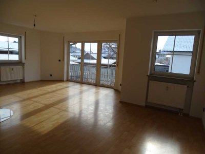 Gepflegte 3-Zimmer-Wohnung mit Balkon und EBK in Eching