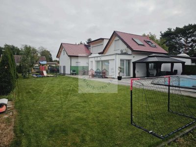 Moderne 4-Zimmer-Luxuswohnung mit Garten und Pool