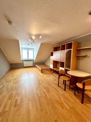 Bezugsfreies 1-Zimmer-Dachgeschossapartment mit Tiefgaragenstellplatz in Bayreuth