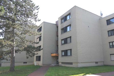 * Attraktive Eigentumswohnung mit Loggia * - 2-Zi.-Wohnung im 1. OG im Zentrum von Empelde