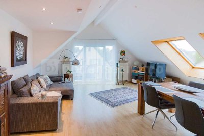 Schöne 2,5 Zimmer DG-Wohnung mit 2 Balkonen und Garagenstellplatz in ruhiger Lage von Singen