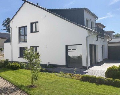 Erstbezug! Reihenendhaus (Effizienzhaus 40) mit Büro-/Praxisoption & Garten am Frankfurter Berg