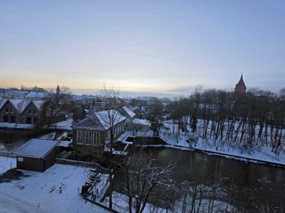 Zentral gelegene, helle 3-Zimmer Wohnung im 3.OG mit Loggia und Tiefgaragen-Stellplatz