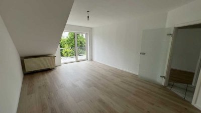 Frisch renovierte, sonnige 3-Zimmer-Dachgeschoss-Wohnung mit großem Balkon in Bergheim