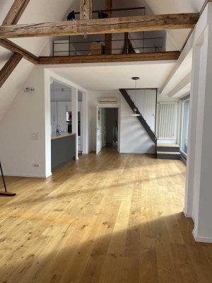 Hochwertige Maisonette-Wohnung mit Balkon und Einbauküche in Esslingen