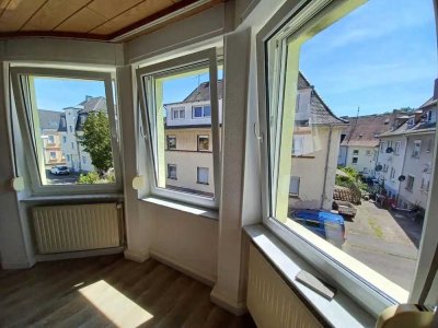 Vollständig renovierte 3-Zimmer-Wohnung mit Balkon und EBK in Saarbrücken