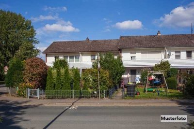 Einfamilien-Doppelhaushälfte mit separater Einliegerwohnung und gepflegter Außenanlage