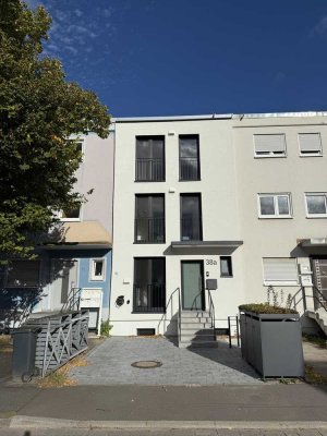 Helles Reihenfamilienhaus lux. Modernisierung Garten 6 Zi ca. 160m² Stellplatz