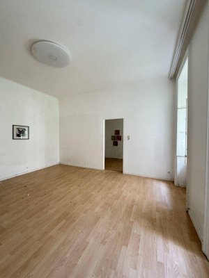 Wiener Altbau mit Potenzial – 2-Zimmer-Ruhelage mit grünem Innenhofblick