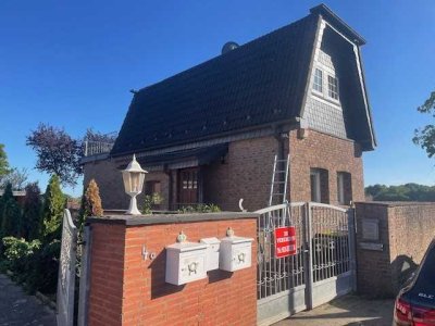 Freistehendes charmantes Einfamilienhaus in grüner Umgebung