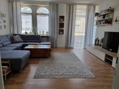 Lichtdurchflutete Altbauwohnung mit 4,5 Zimmern & EBK in zentraler Lage in Mannheim Sandhofen