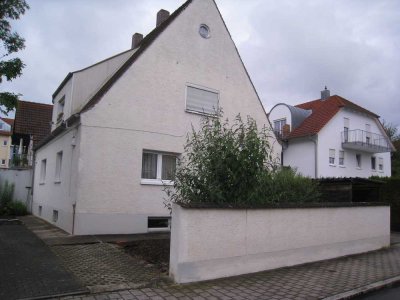 Gepflegte Erdgeschosswohnung mit zweieinhalb Zimmern und Einbauküche in Ingolstadt