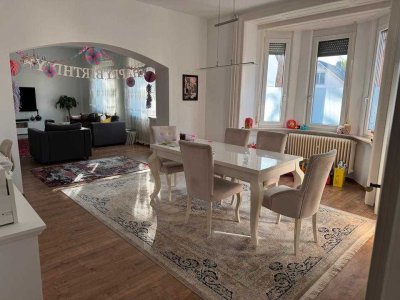 Geschmackvolle 3-Raum-EG-Wohnung mit Balkon und EBK in Hattersheim am Main