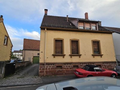 Einfamilienhaus mit großer Scheune in Zweibrücken-Ixheim
