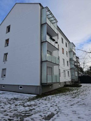 +++ Zentrale 2- Zi.-Hochparterre-Whg. mit Balkon und EBK +++