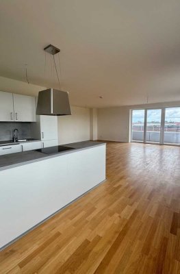 Leben am Wasser in extravaganter Lage - extrem helle Wohnung mit riesigem Wohnzimmer