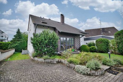 Viel Platz, zentrale Lage, klare Struktur - Großes Einfamilienhaus mit tollem Garten in Hochheim