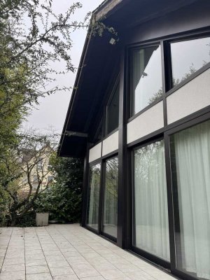 Möbliertes Einfamilienhaus in Frankfurt-Berkersheim mit Garten