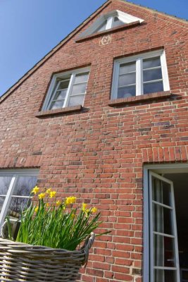 3,5 Zi. Terrassenwohnung über 2 Etagen in List, EBK, Gartenzugang, öff. Stellplätze, Gäste-WC