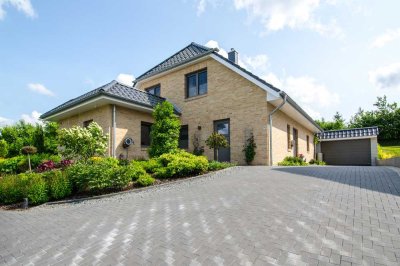 Luxuriöses Einfamilienhaus mit exklusiver Ausstattung in herrlich grüner Lage!