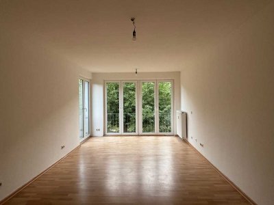 Familienwohnung mit Badewanne und Einbauküche im Grünen