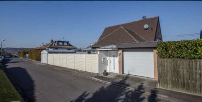 Sehr helle frisch renovierte, möblierte 1-Zimmerwohnung mit Loggia  für Nichtraucher