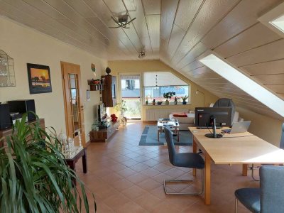 Ansprechende 2,5-Zimmer-Dachgeschosswohnung mit Einbauküche in Trebur