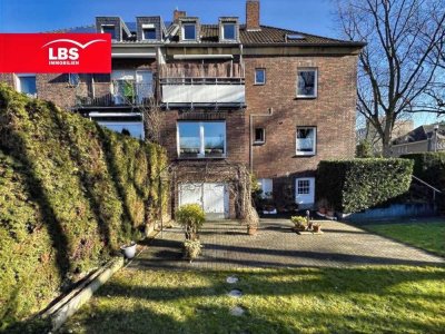 Wohnhaus mit drei Wohnebenen I 3 Garagen & Garten im Bismarckviertel