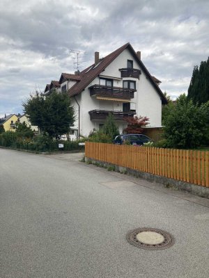 Geschmackvolle, vollst. renovierte 3-Zimmer-Maisonette-Wohnung mit geh. Innenausstattung mit Balkon