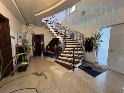 Stilvolle Villa im modernen Klassik-Look